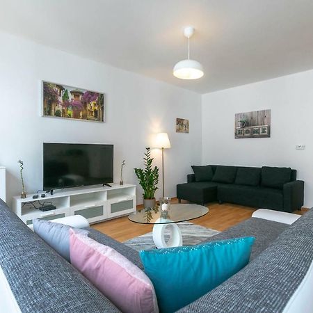 Spacious Apartment In The Old Town Of Bratislava Extérieur photo